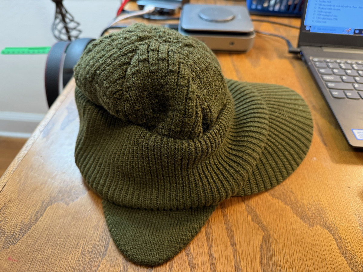 Merino wool cap with bill